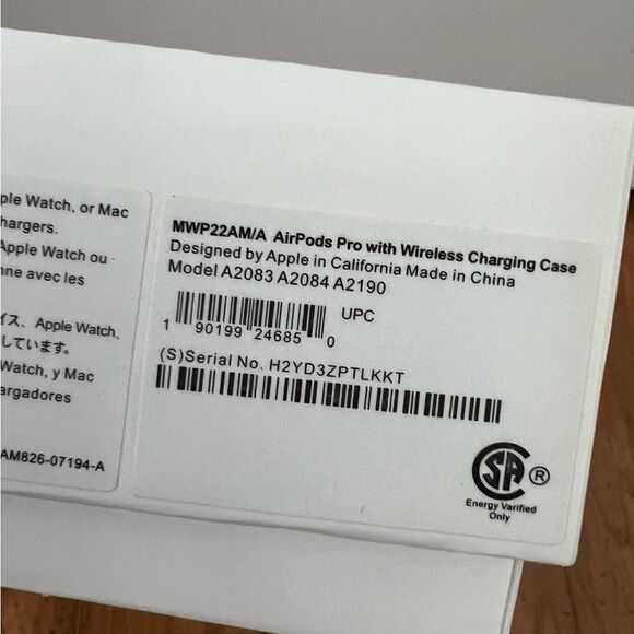 APPLE AIRPODS PRO 1 ST GEN EMPTY BOX WITH CHARGING CABLE + MANUAL + EAR TIPS - Picture 10 of 12